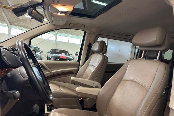 Sort Mercedes Viano fra 2005
