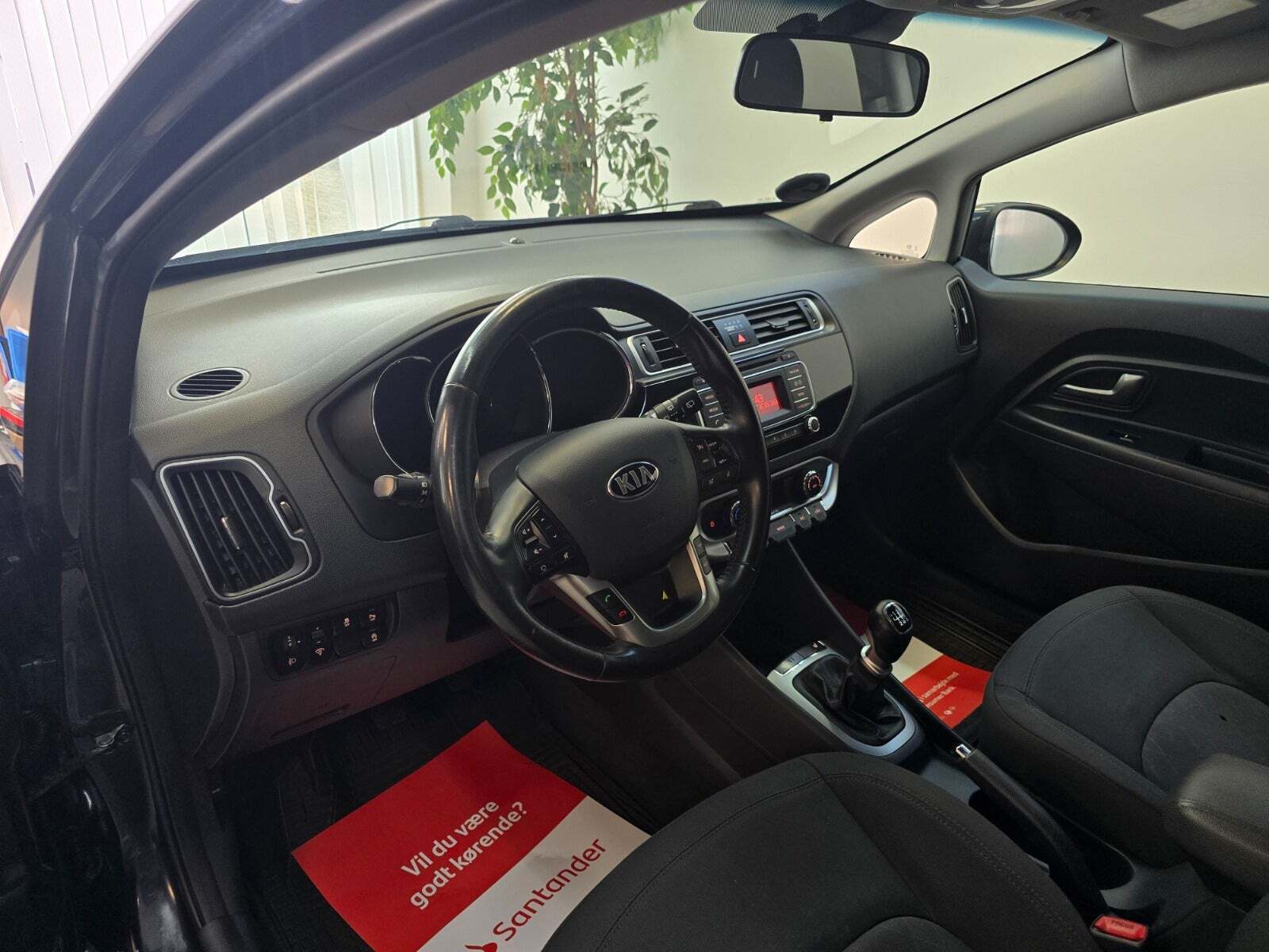 Blå Kia Rio fra 2016