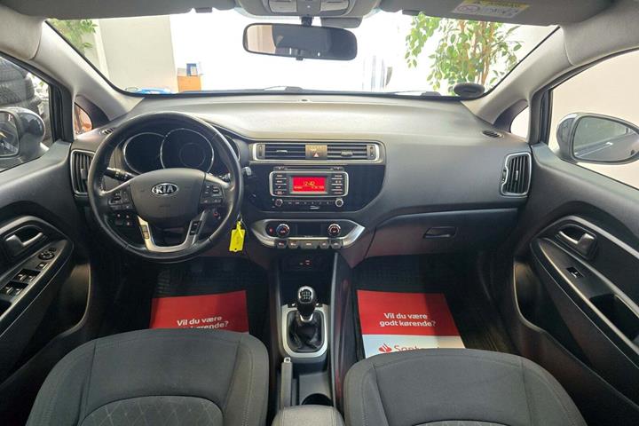 Blå Kia Rio fra 2016