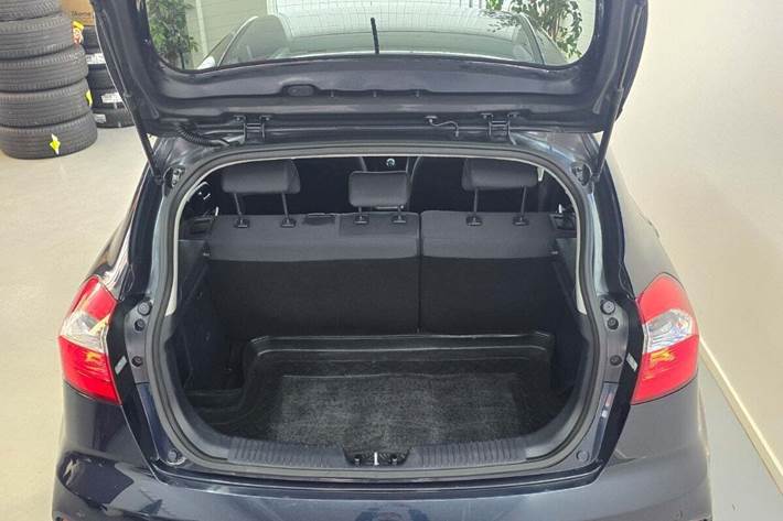 Blå Kia Rio fra 2016