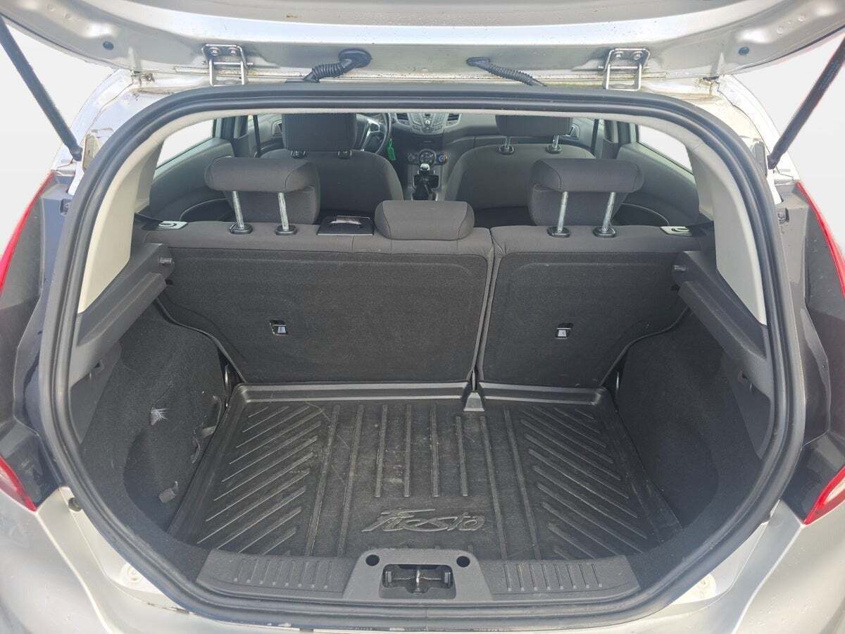 Sølv Ford Fiesta fra 2013