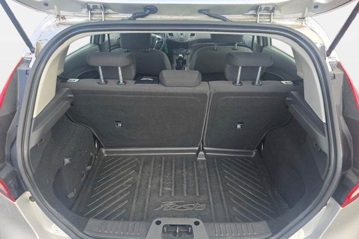 Sølv Ford Fiesta fra 2013