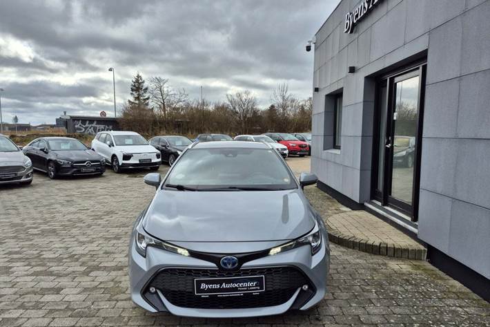 Grå Toyota Corolla fra 2020