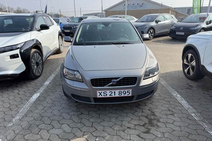 Grå Volvo S40 fra 2005