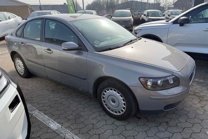 Grå Volvo S40 fra 2005