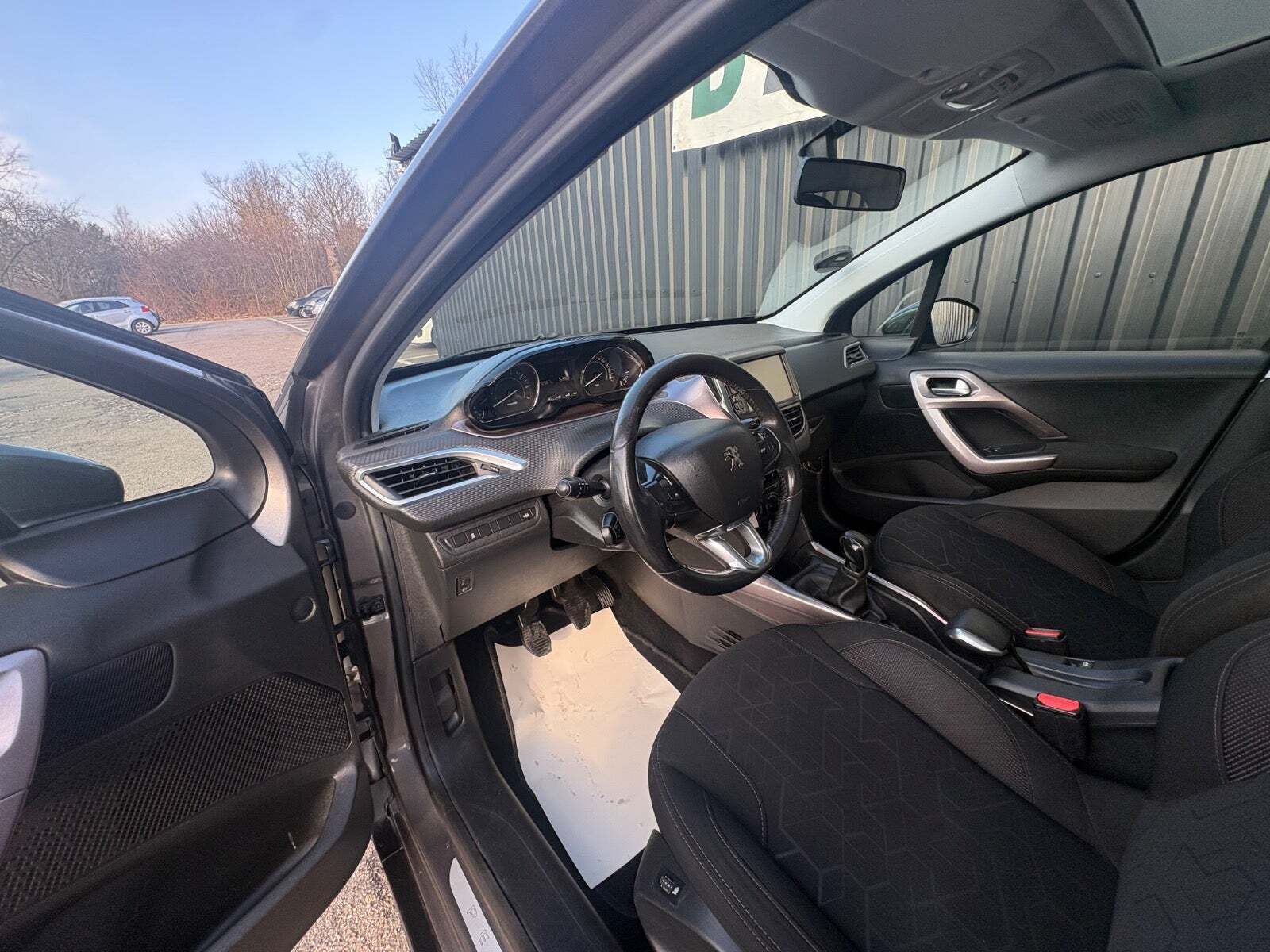 Peugeot 2008 1,2 VTi 82 Allure Sky