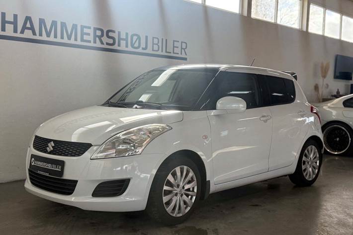 Hvid Suzuki Swift fra 2012 set udefra