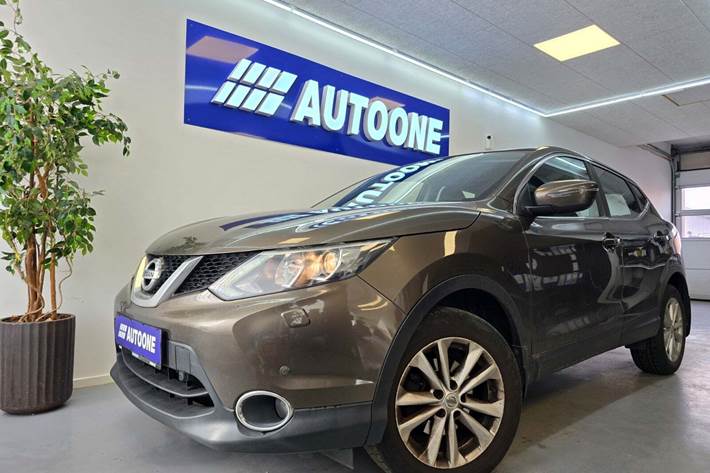 Brun Nissan Qashqai fra 2014