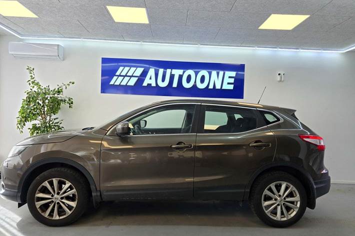 Brun Nissan Qashqai fra 2014