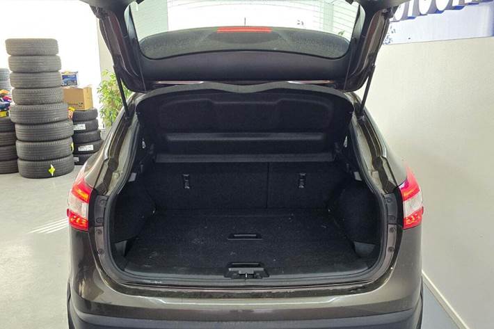 Brun Nissan Qashqai fra 2014