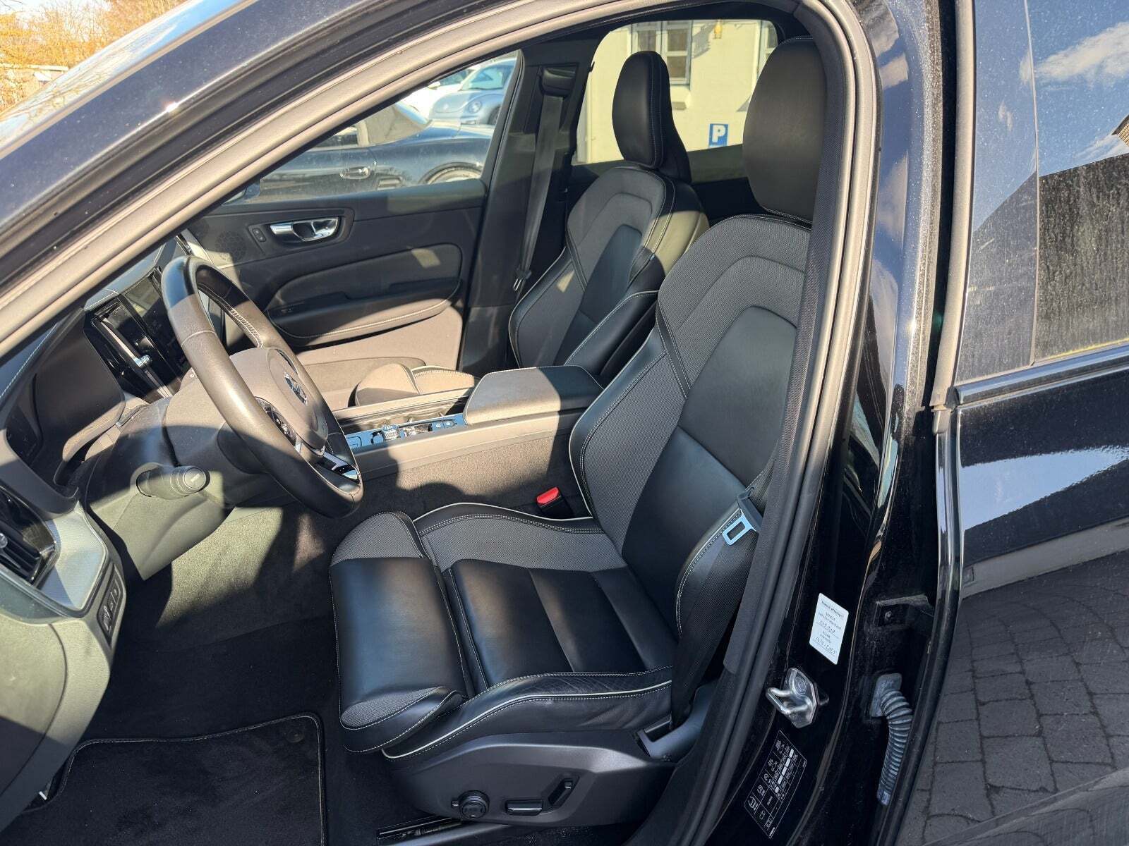Sort Volvo XC60 fra 2020