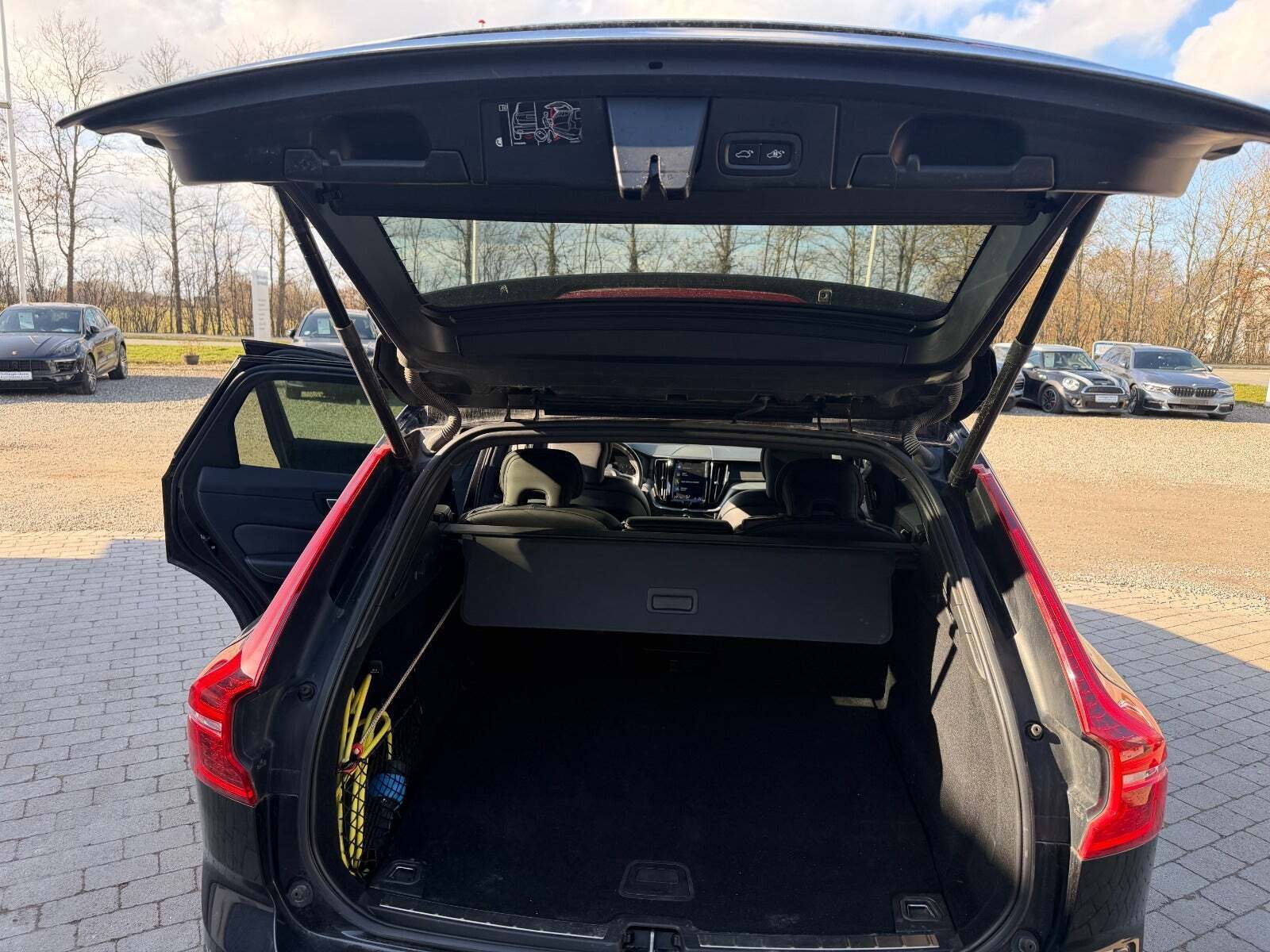 Sort Volvo XC60 fra 2020