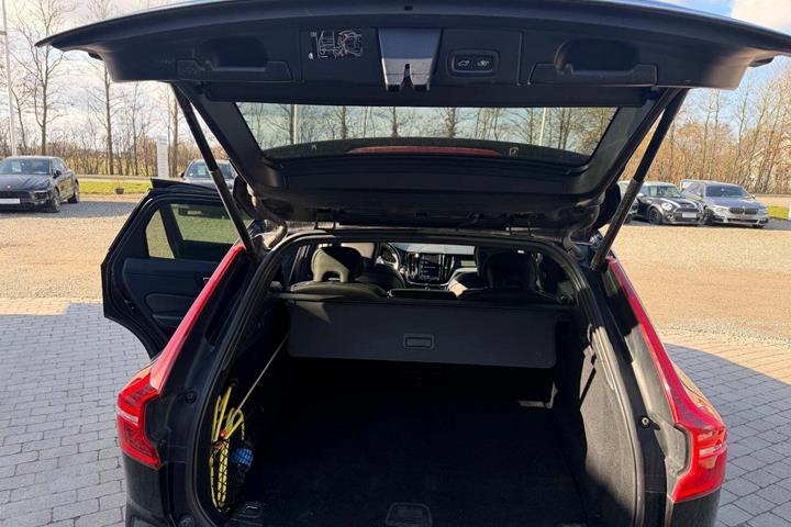 Sort Volvo XC60 fra 2020