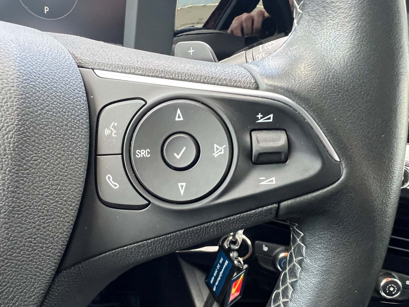 Rød Opel Mokka fra 2022