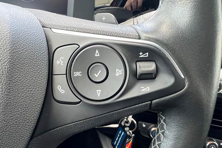 Rød Opel Mokka fra 2022