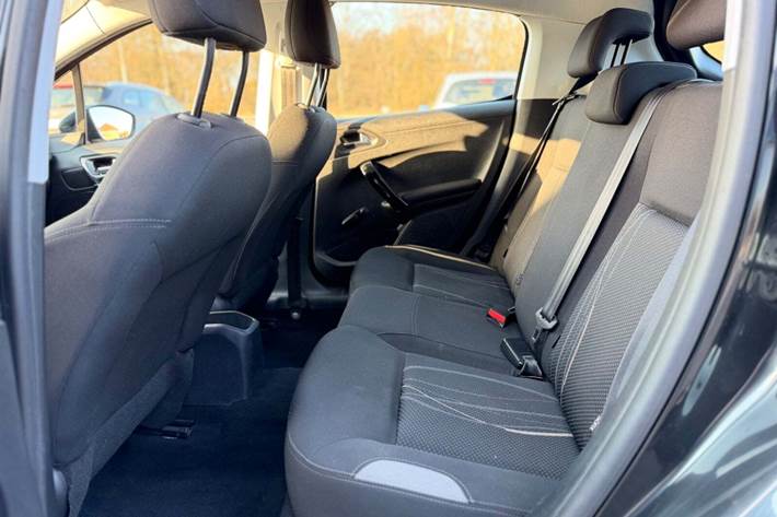 Grøn Peugeot 208 fra 2012