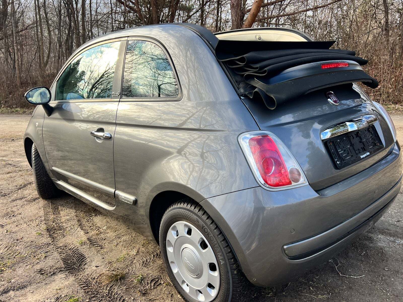 Grå Fiat 500C fra 2013