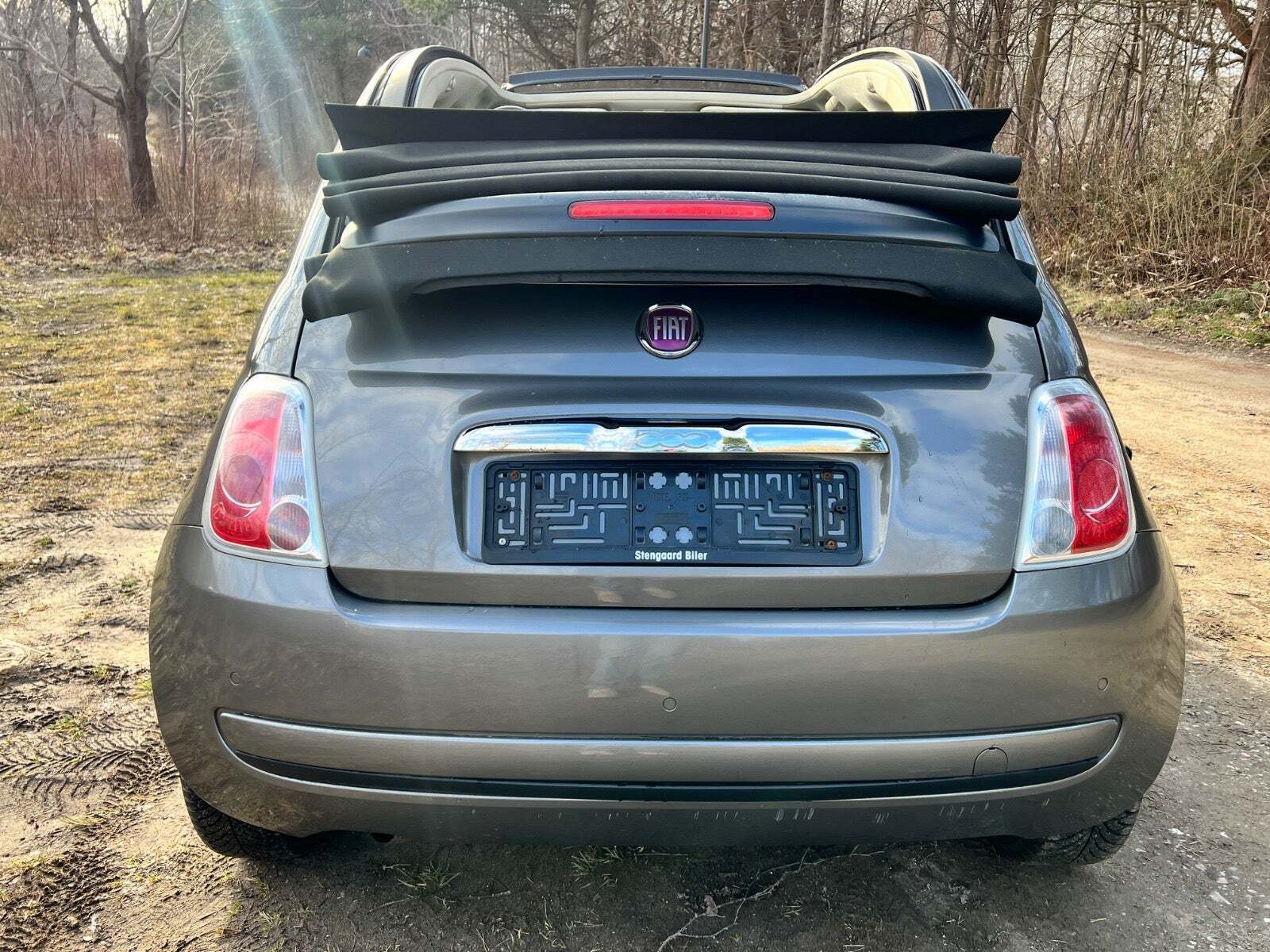 Grå Fiat 500C fra 2013