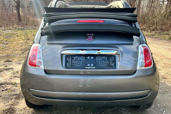 Grå Fiat 500C fra 2013