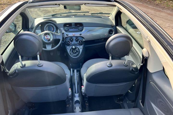 Grå Fiat 500C fra 2013