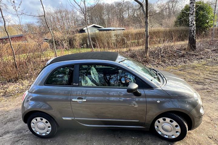 Grå Fiat 500C fra 2013