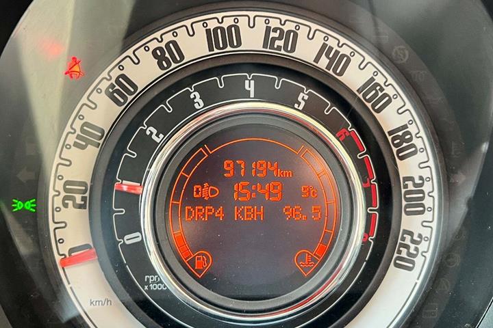 Grå Fiat 500C fra 2013