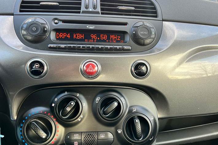 Grå Fiat 500C fra 2013