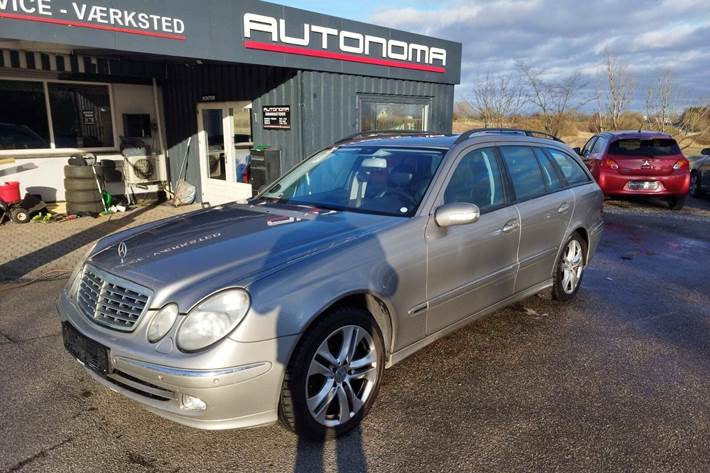 undefined Mercedes E320 fra 2003 set udefra
