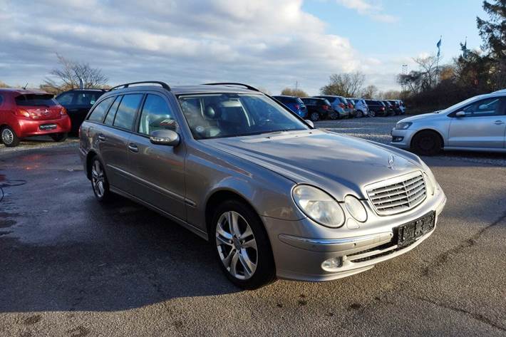 undefined Mercedes E320 fra 2003 set udefra