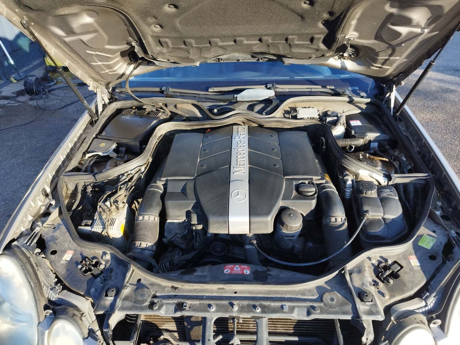 undefined Mercedes E320 fra 2003 set udefra