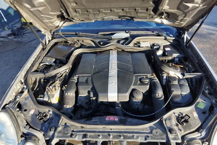 undefined Mercedes E320 fra 2003 set udefra