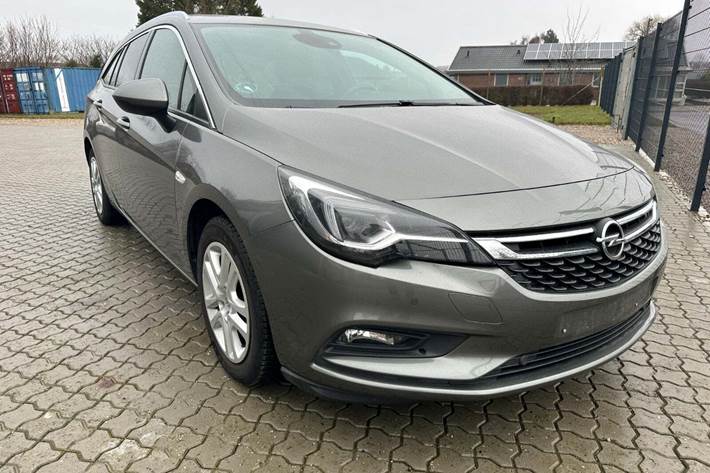 Grå Opel Astra fra 2017
