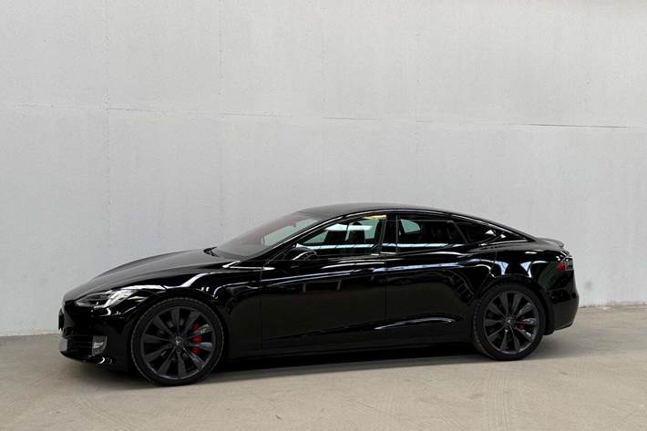 Sort Tesla Model S fra 2019