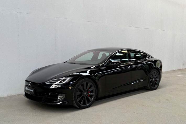 Sort Tesla Model S fra 2019