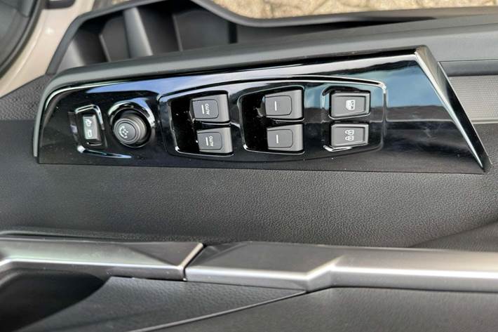 Beige KGM Torres EVX fra 2026