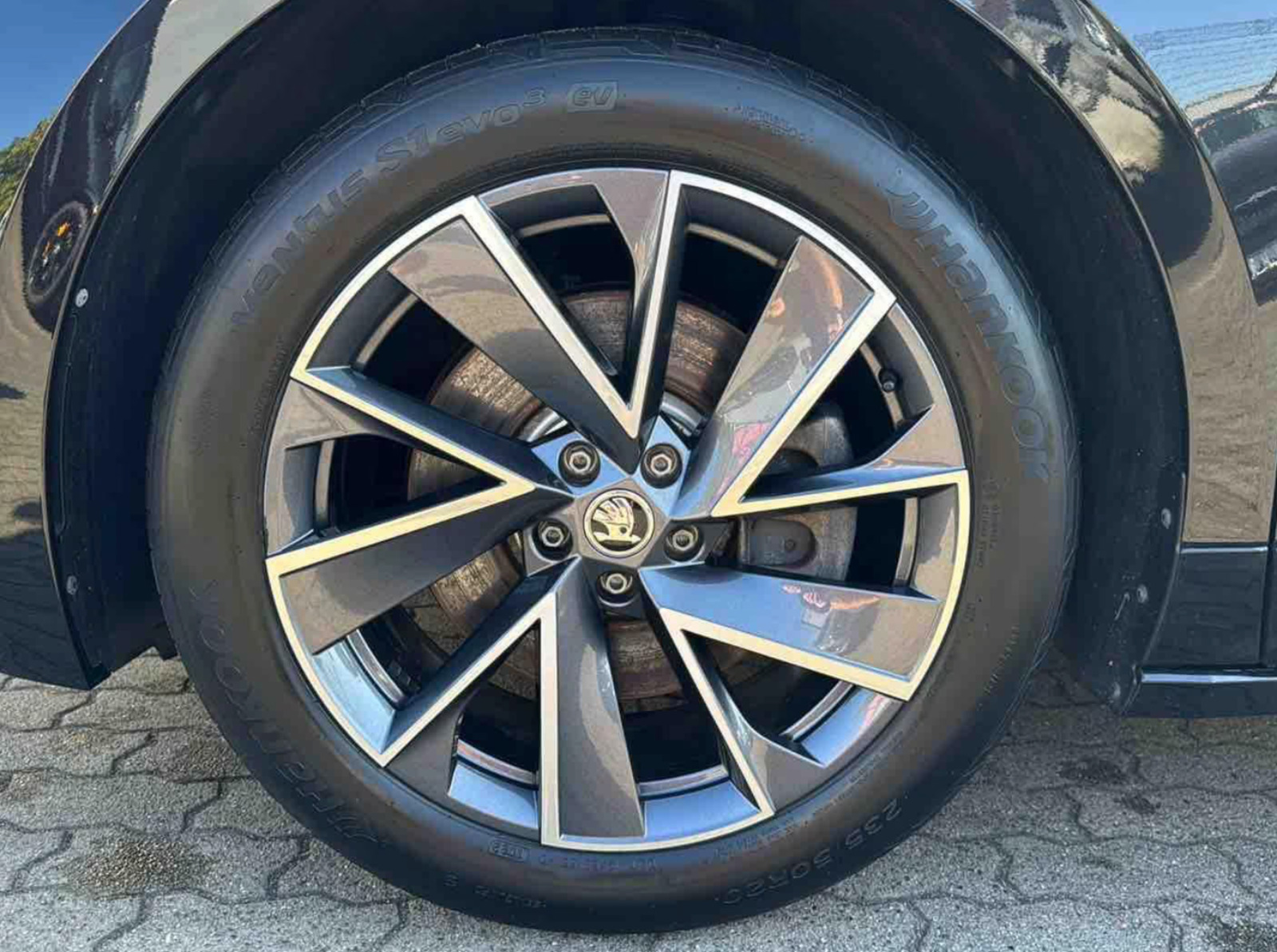 Sort Skoda Enyaq fra 2022