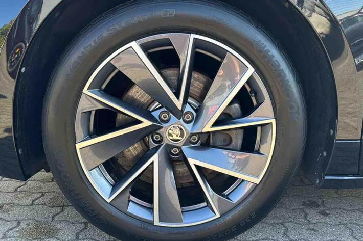 Sort Skoda Enyaq fra 2022