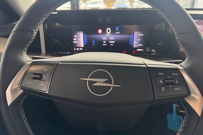 Blå Opel Frontera fra 2025