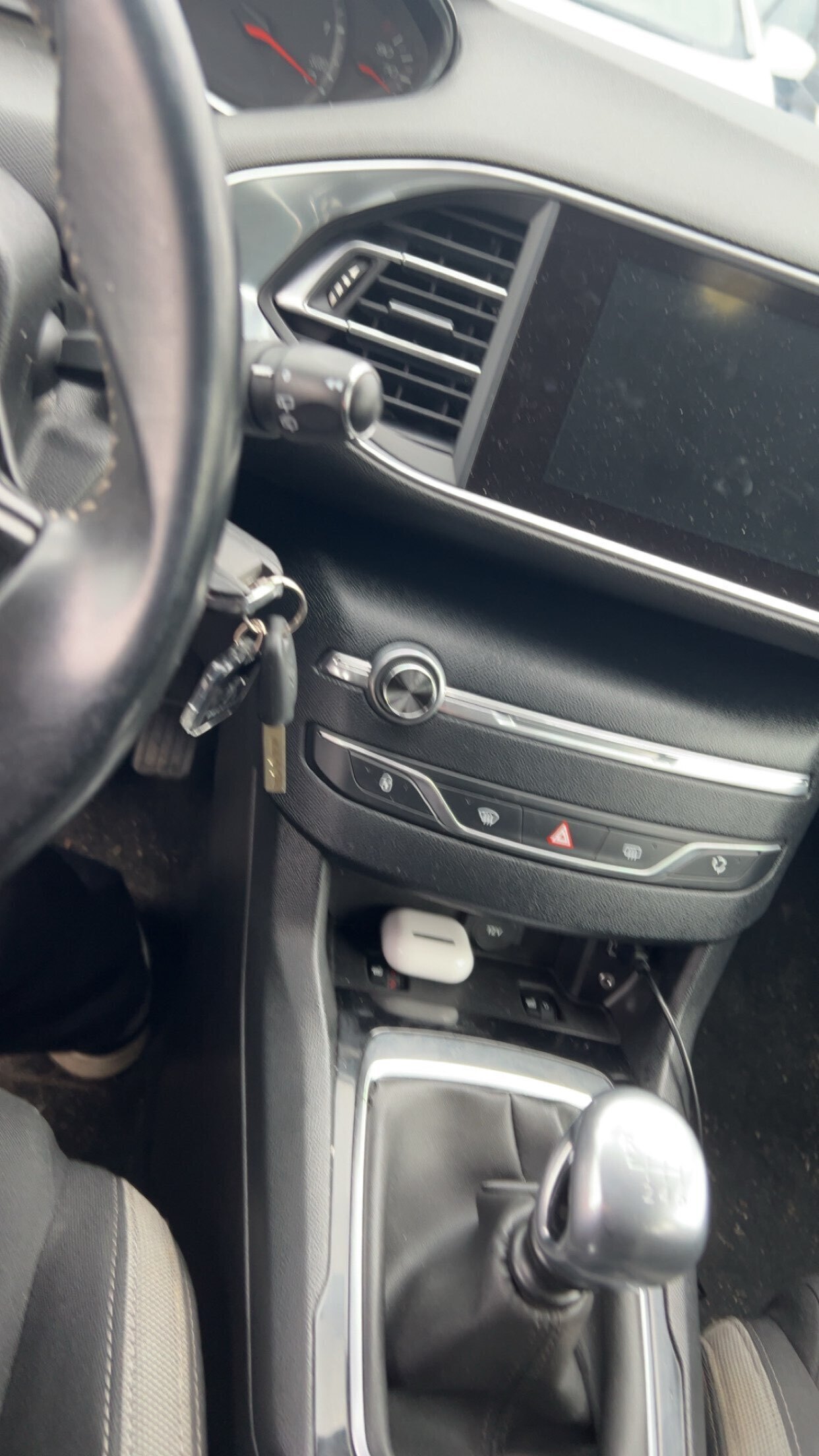 Grå Peugeot 308 fra 2015