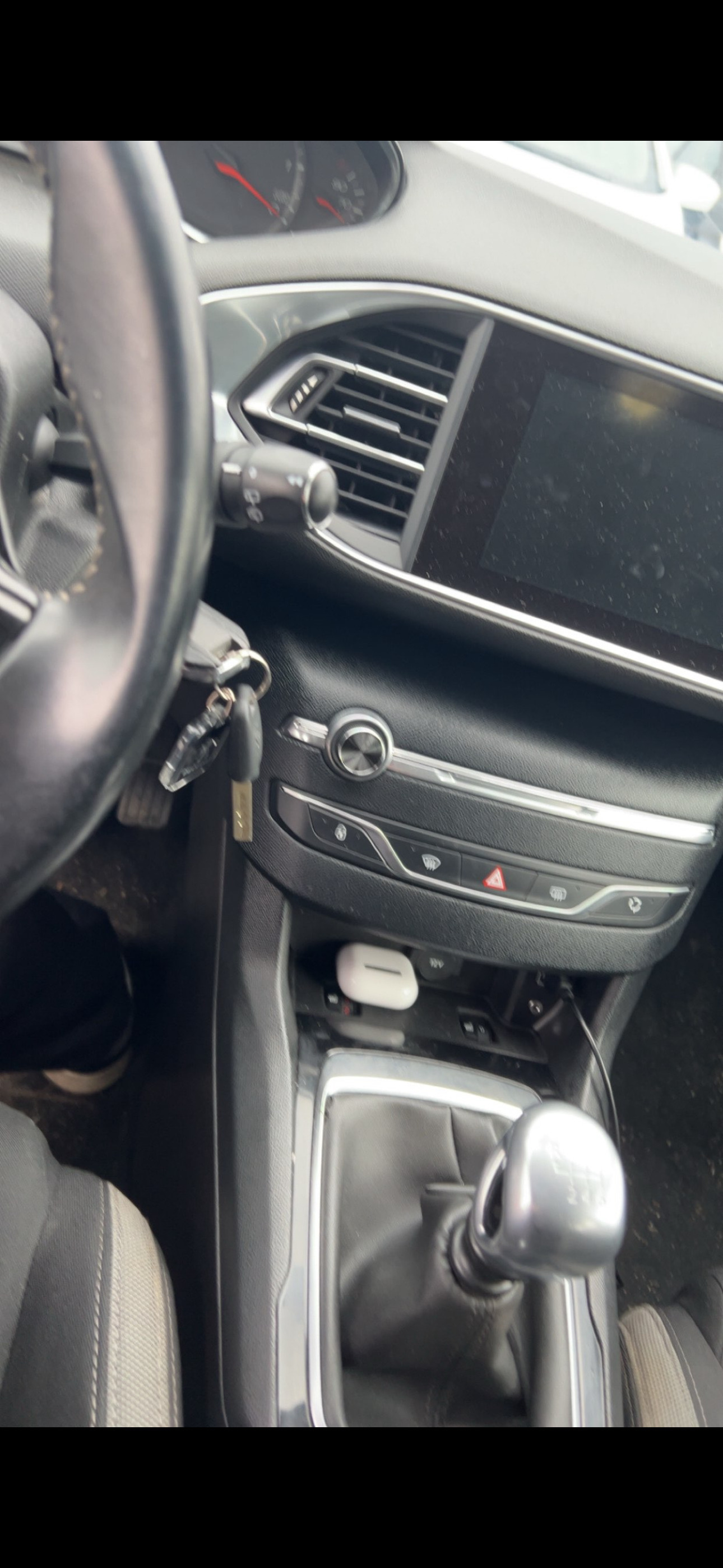 Grå Peugeot 308 fra 2015