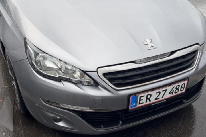 Grå Peugeot 308 fra 2015