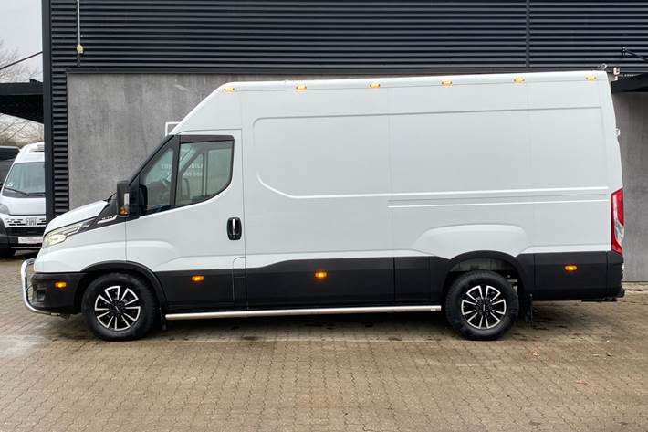 Hvid Iveco Daily fra 2021