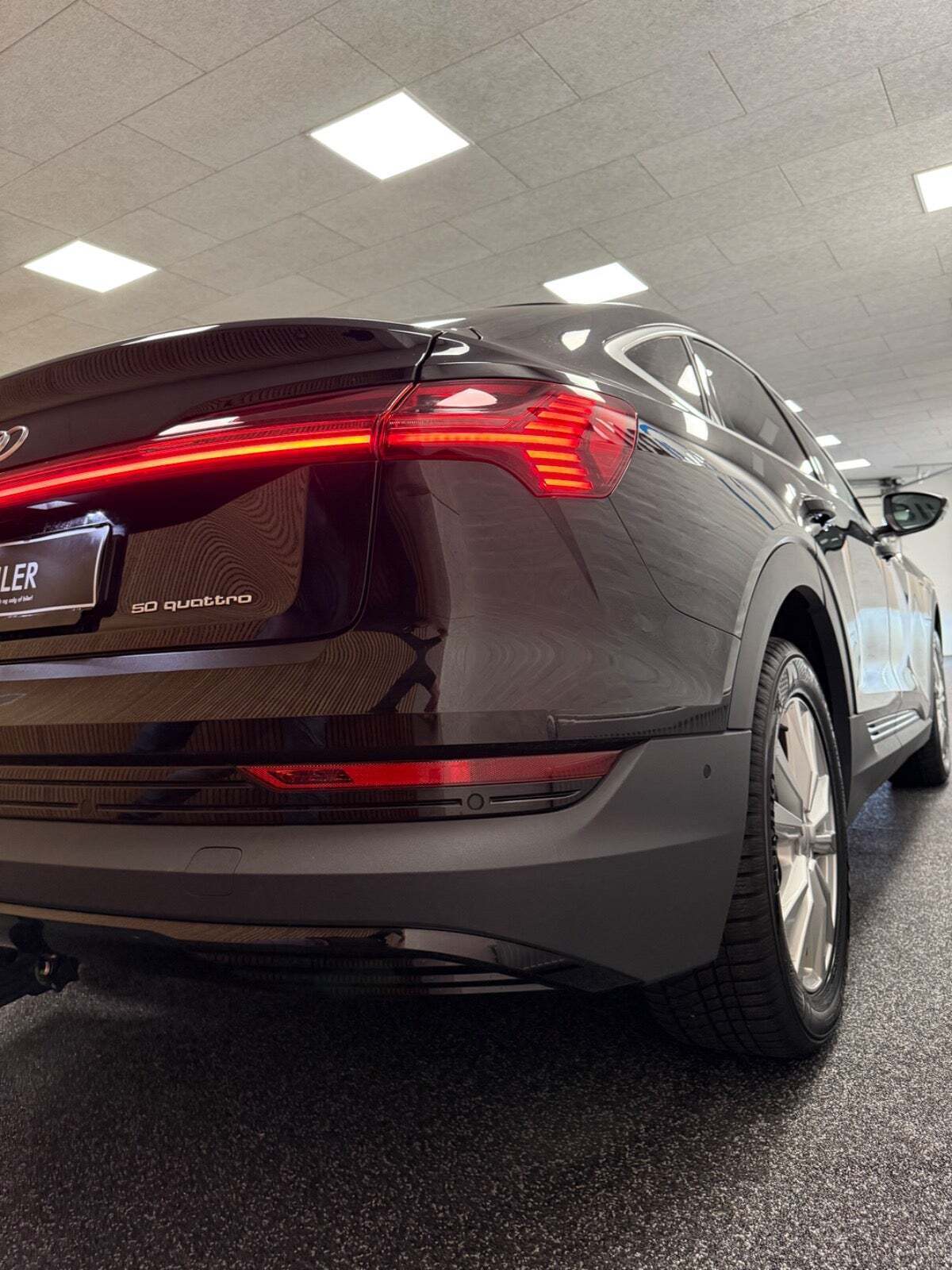 Sort Audi e-tron fra 2021