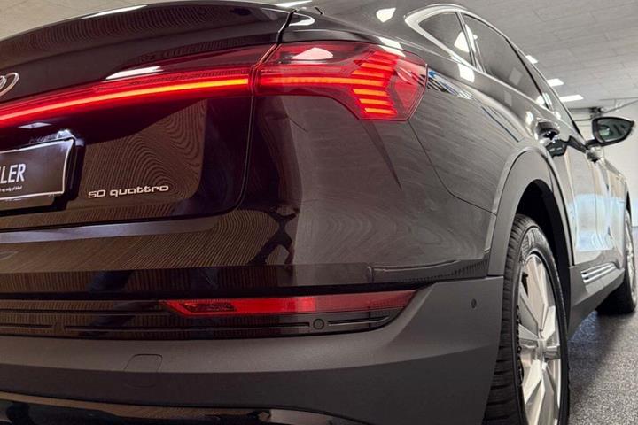 Sort Audi e-tron fra 2021