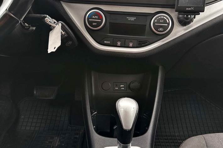 Grå Kia Picanto fra 2016