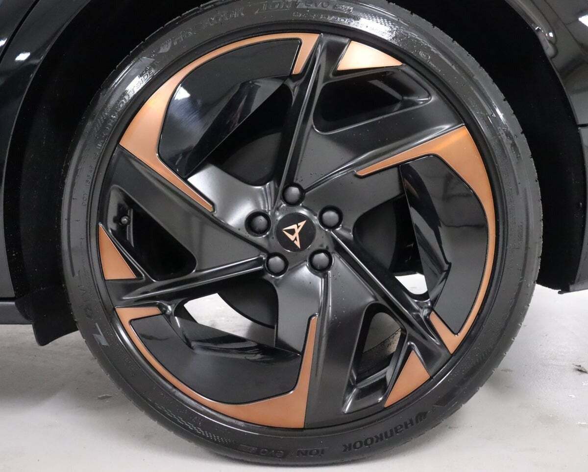 Grå Cupra Tavascan fra 2025