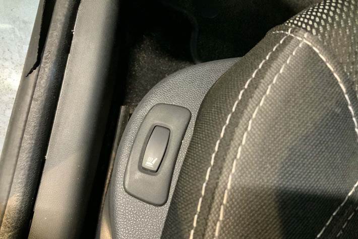 Grå Renault Clio IV fra 2017