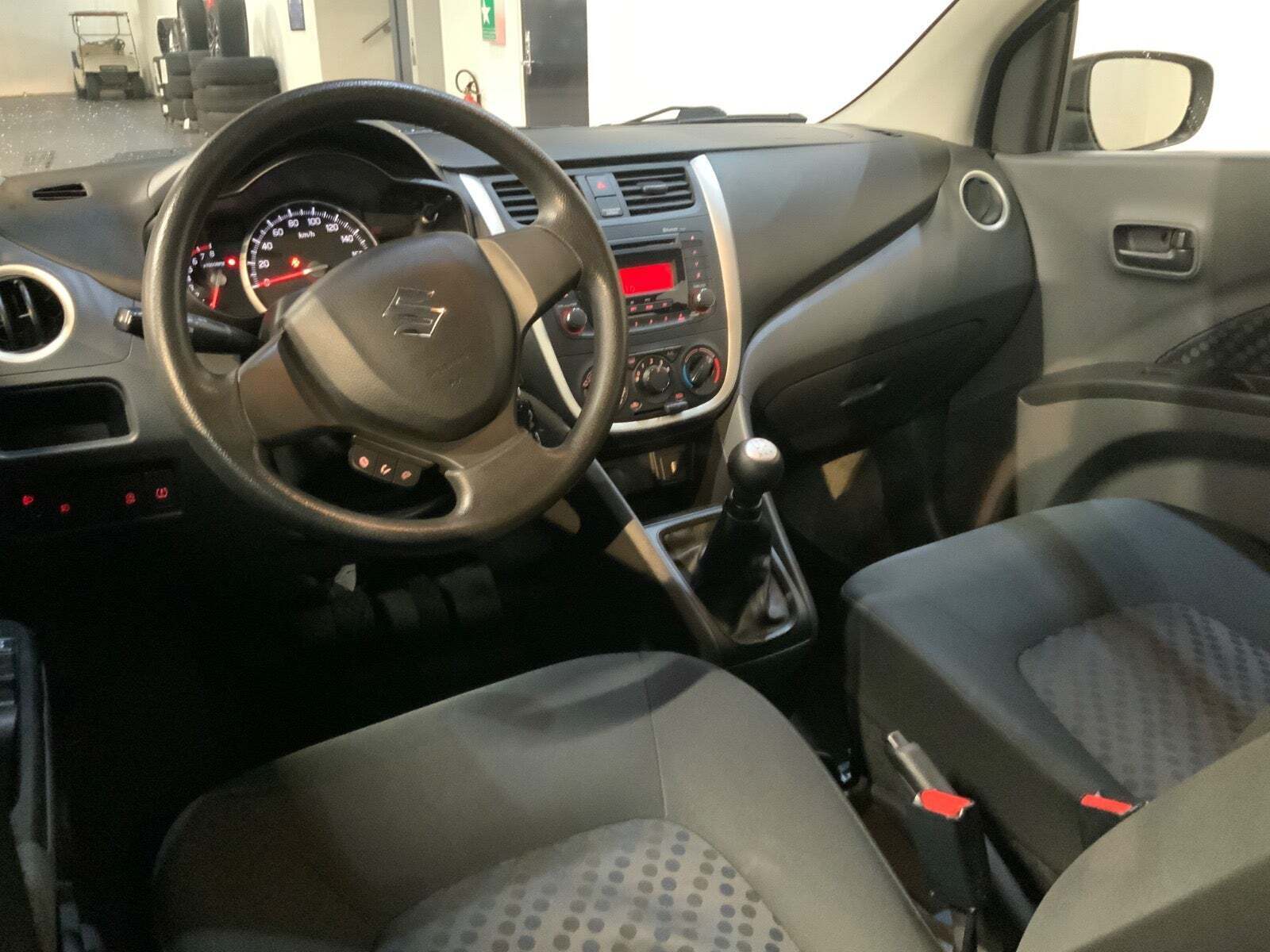 Grå Suzuki Celerio fra 2015