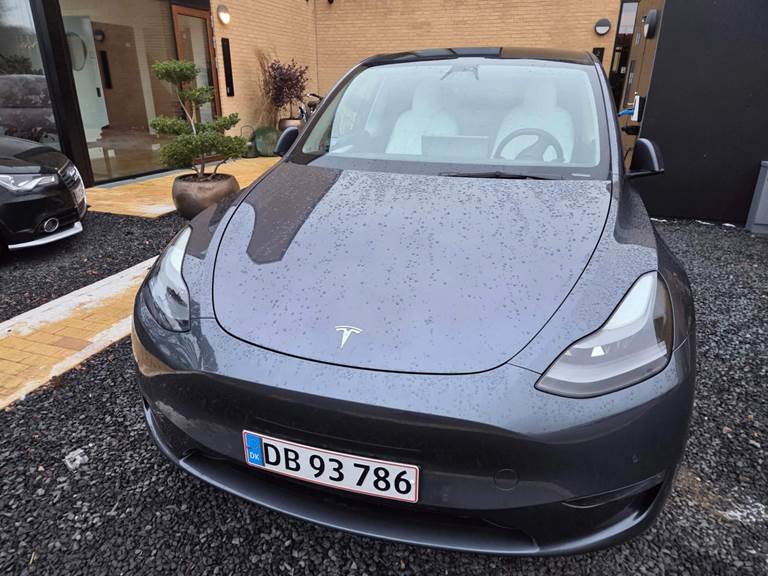 Tesla Model Y Long Range AWD