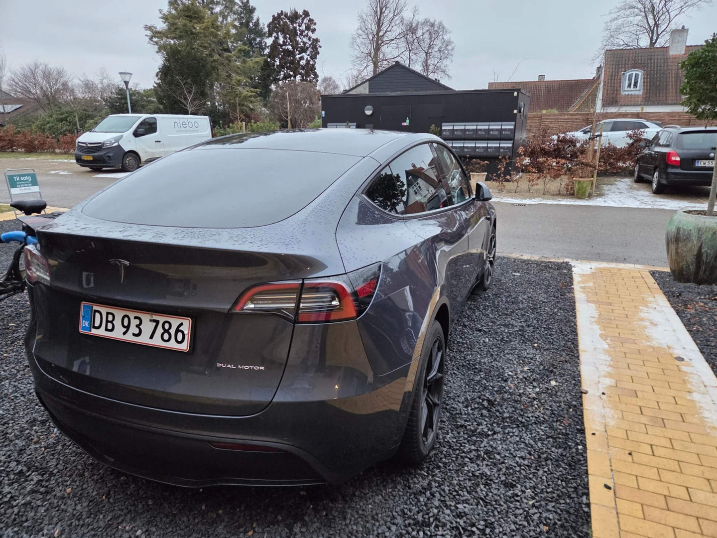 Tesla Model Y Long Range AWD